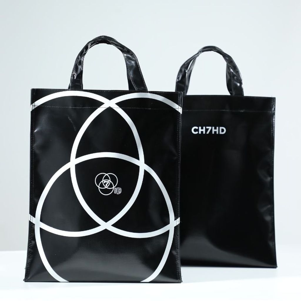 กระเป๋าผ้าใบ Ch7HD กระเป๋าผ้าใบดีไซน์เรียบเท่ ผลิตจาก ผ้าใบคุณภาพสูง แข็งแรง ทนทาน