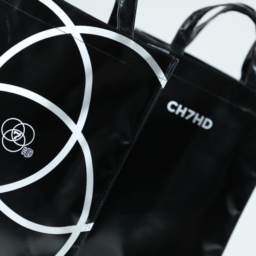 กระเป๋าผ้าใบ Ch7HD กระเป๋าผ้าใบดีไซน์เรียบเท่ ผลิตจาก ผ้าใบคุณภาพสูง แข็งแรง ทนทาน