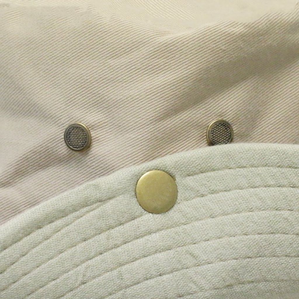 หมวกเดินป่า นะโม ธันวาพร ปักอักษร เจ้าถิ่นพาเลาะ สีครีม