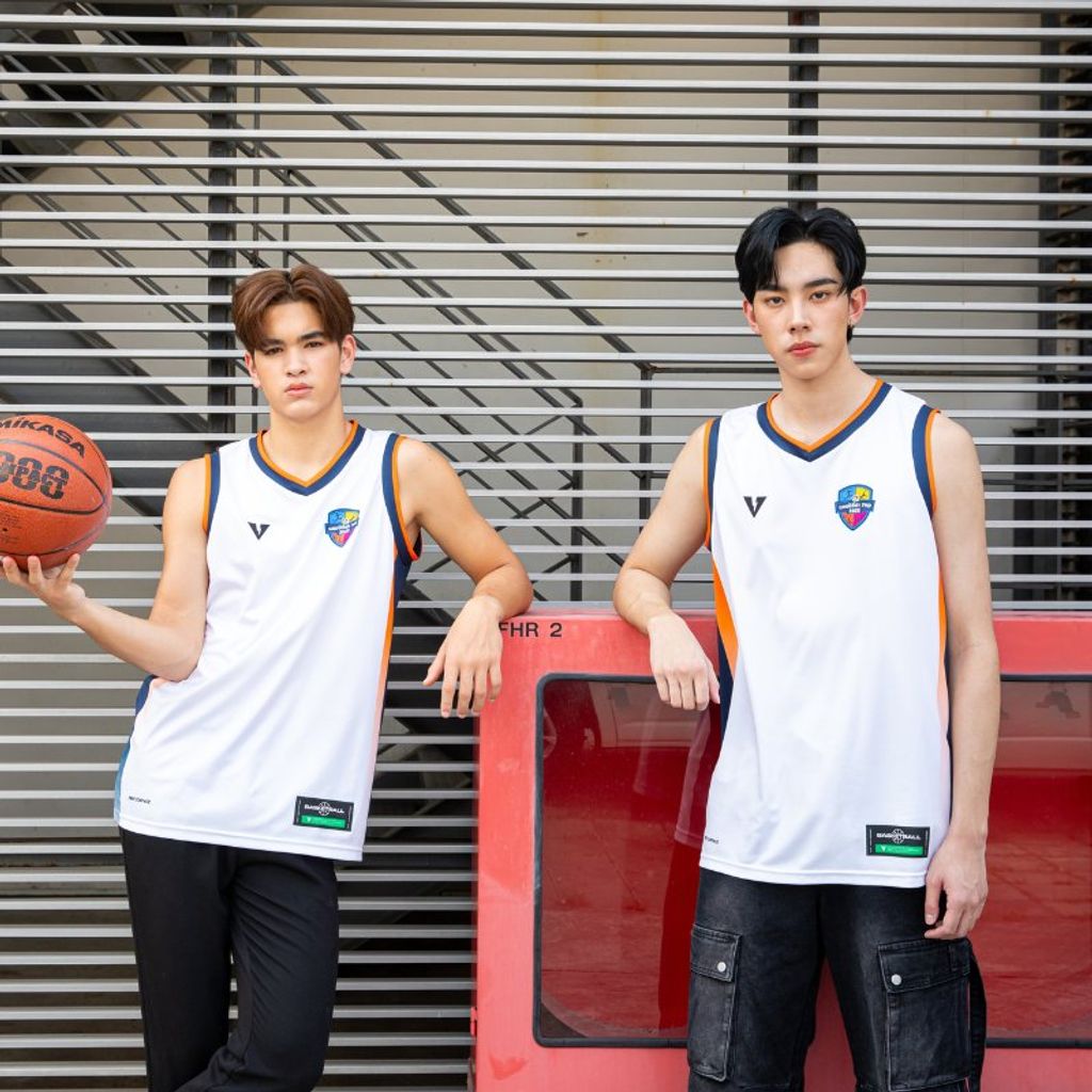 เสื้อบาสเก็ตบอลคอวี สีขาว